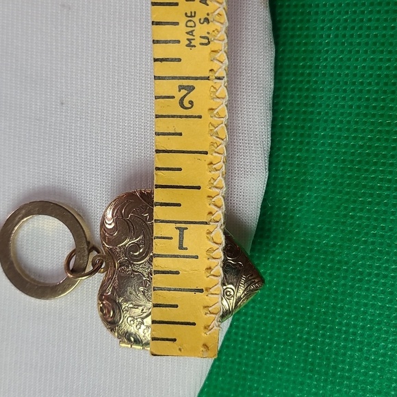 Gold Heart Locker Keychain Charm Accessory vtg style - Picture 9 of 10